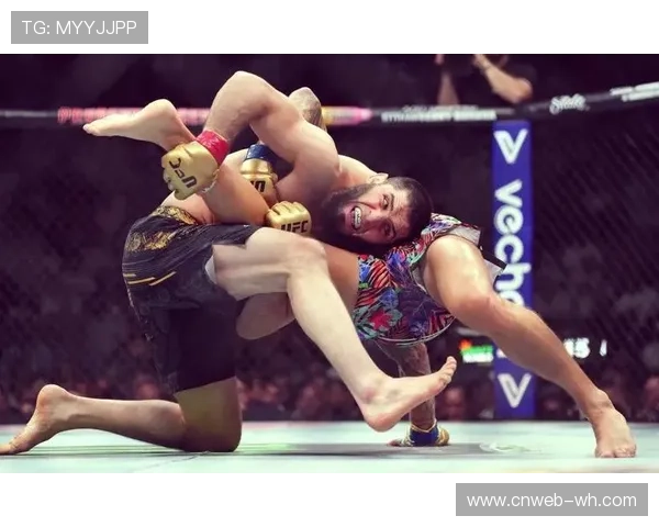 马哈切夫与卡马鲁·乌斯曼面对面,为次中量级冠军战埋下伏笔 马哈切夫与卡马鲁·乌斯曼面对面,为次中量级冠军战埋下伏笔